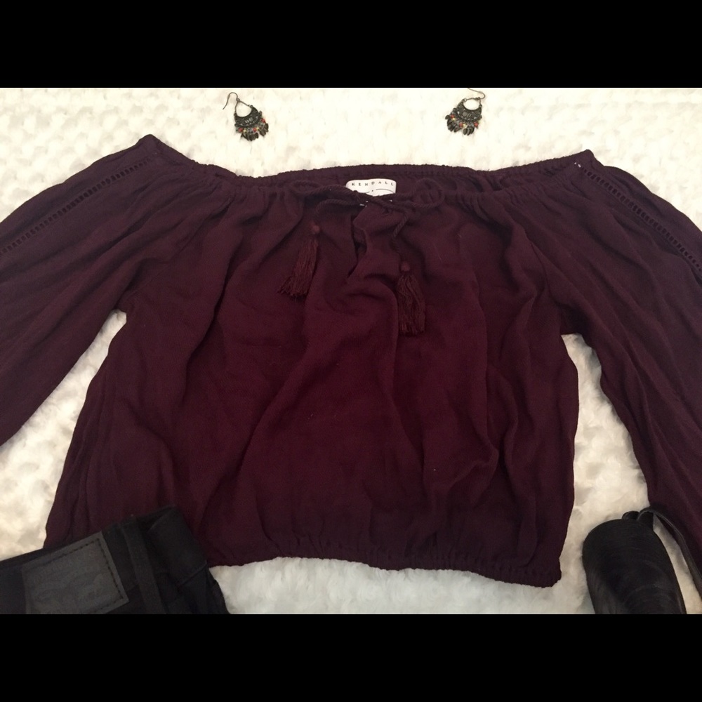Kendall&Kylie off the shoulders blouse